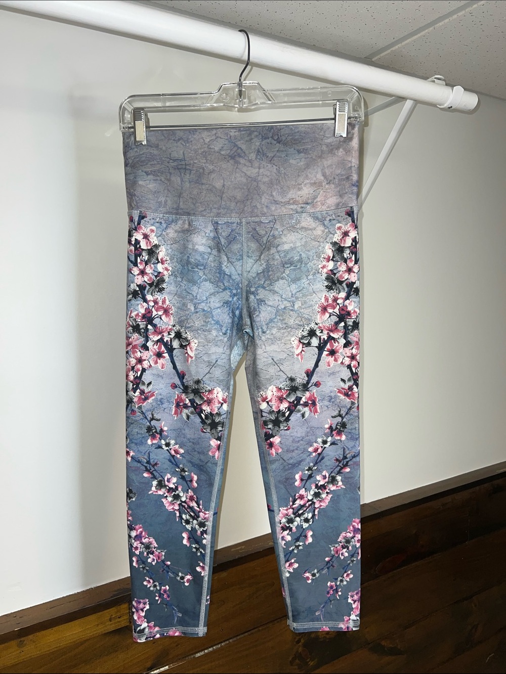 Evolution and Creation Floral Cherry Blossom High-Waist Cropped Leggings- M